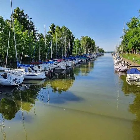 In 19537 Сasa de vacaciones Balatonmáriafürdő